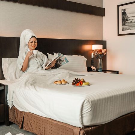 홀리데이 인 과야킬 에어포트 호텔 외부 사진 A guest in a hotel room