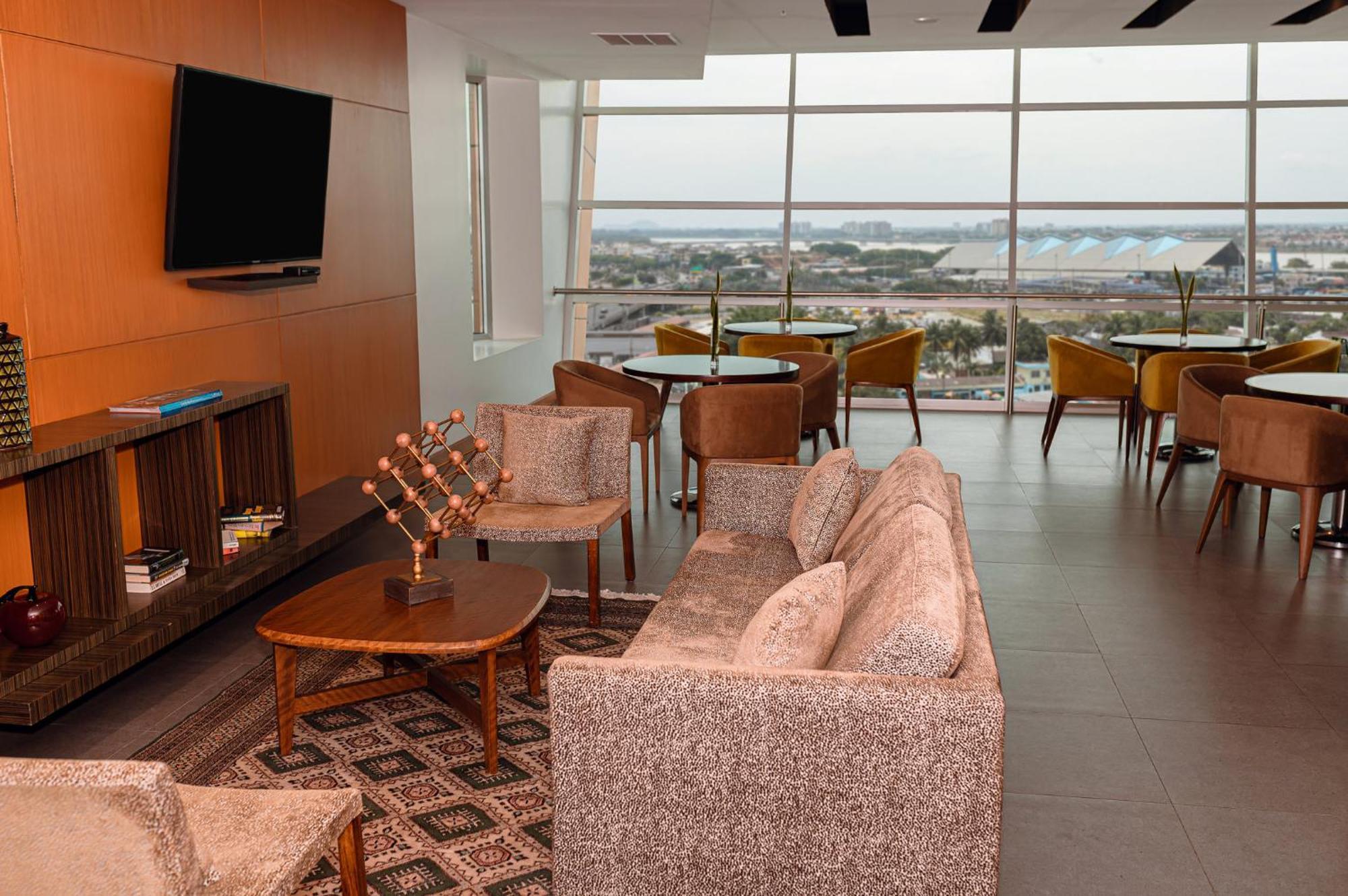 홀리데이 인 과야킬 에어포트 호텔 외부 사진 VIP Lounge at the airport