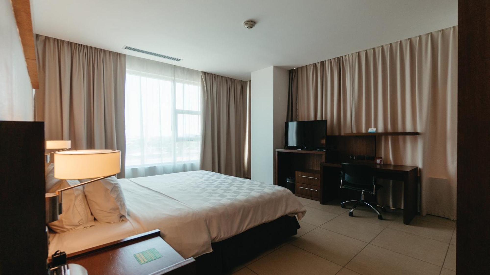 홀리데이 인 과야킬 에어포트 호텔 외부 사진 A bedroom at the Residence Inn