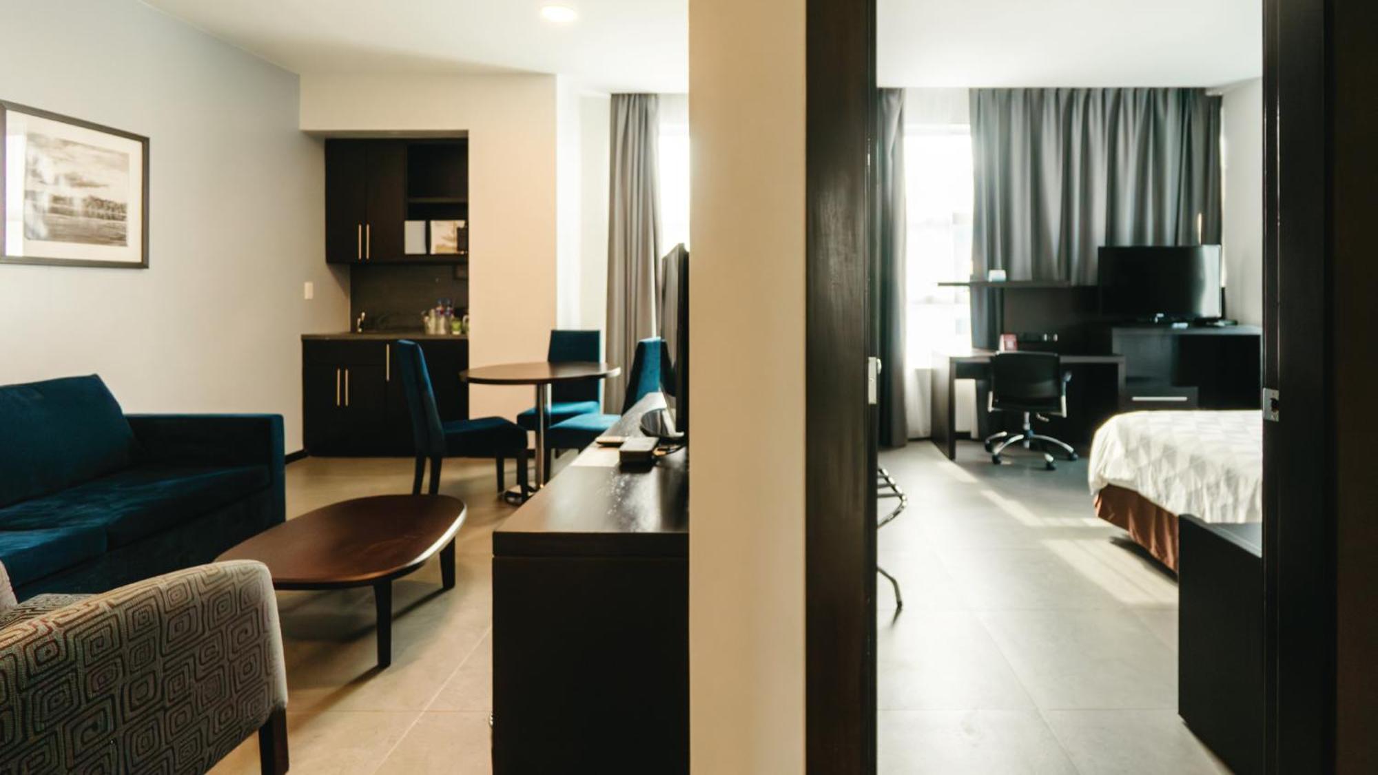 홀리데이 인 과야킬 에어포트 호텔 외부 사진 A typical studio apartment