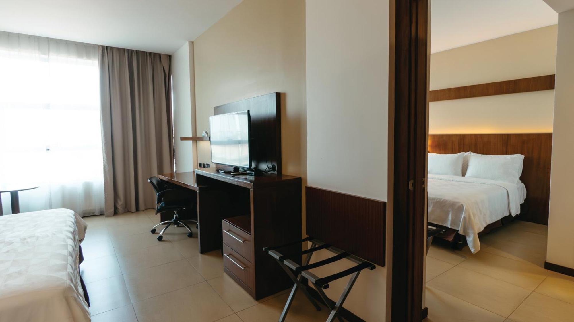 홀리데이 인 과야킬 에어포트 호텔 외부 사진 A suite at the hotel