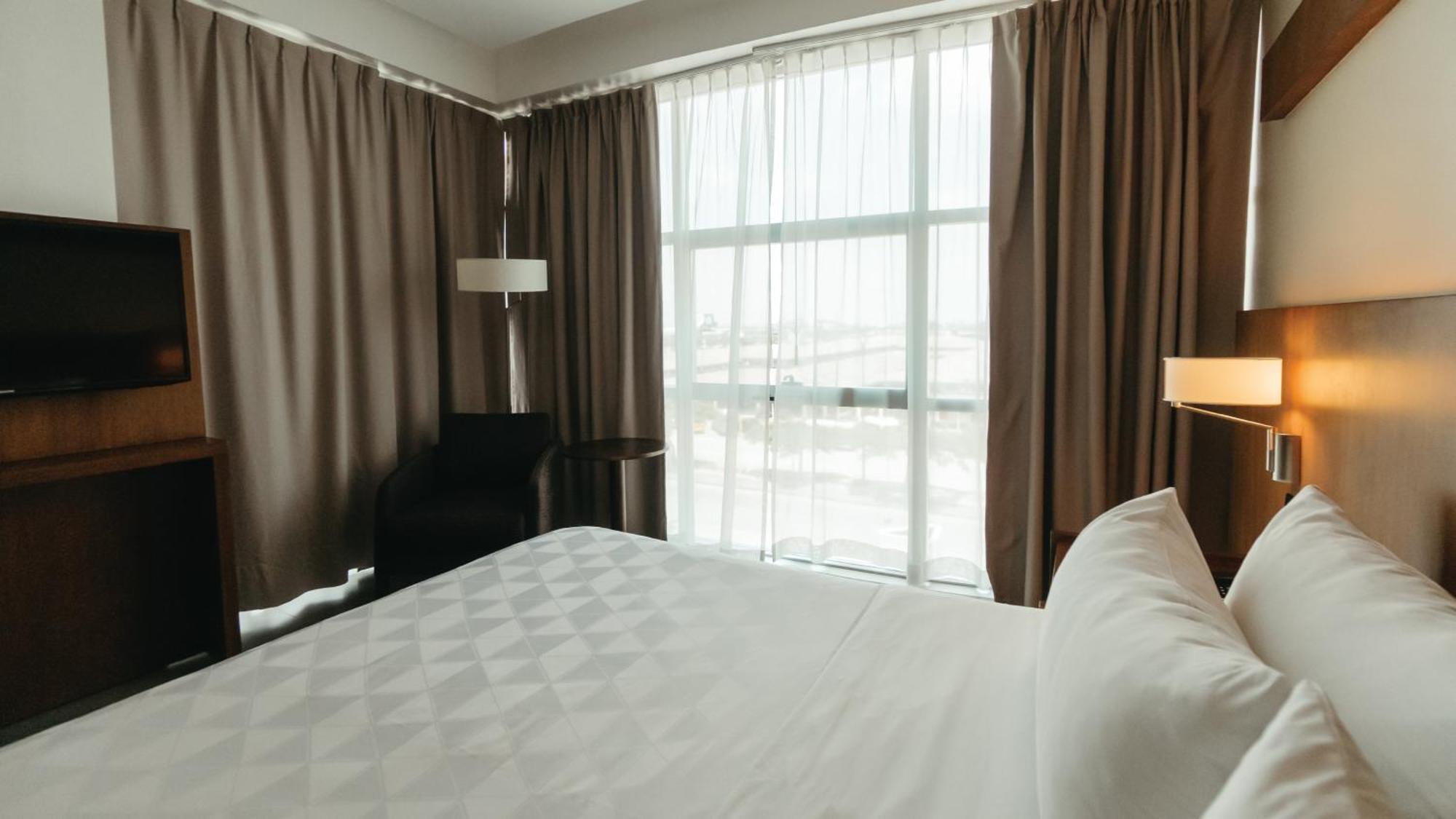 홀리데이 인 과야킬 에어포트 호텔 외부 사진 A bedroom at the hotel
