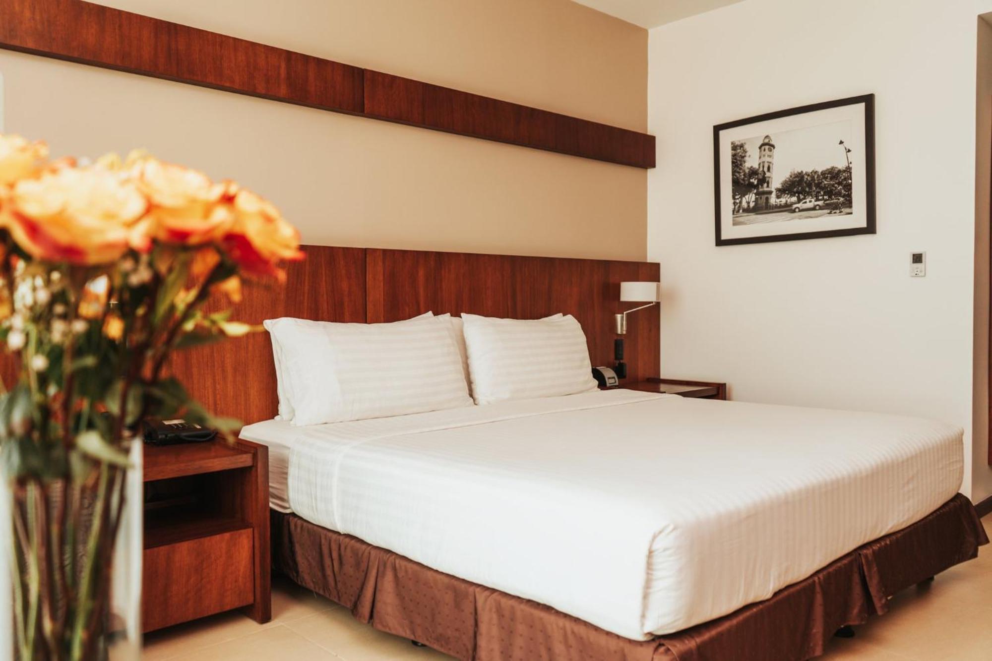 홀리데이 인 과야킬 에어포트 호텔 외부 사진 A bedroom at the hotel