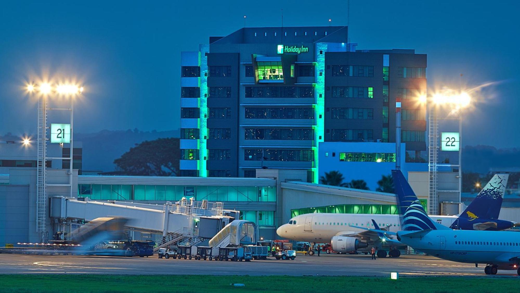 홀리데이 인 과야킬 에어포트 호텔 외부 사진 Holiday Inn at Faro Airport